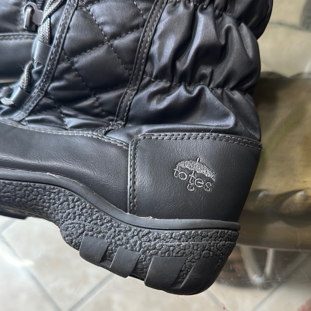 Totes Black Quilted Winter Boots